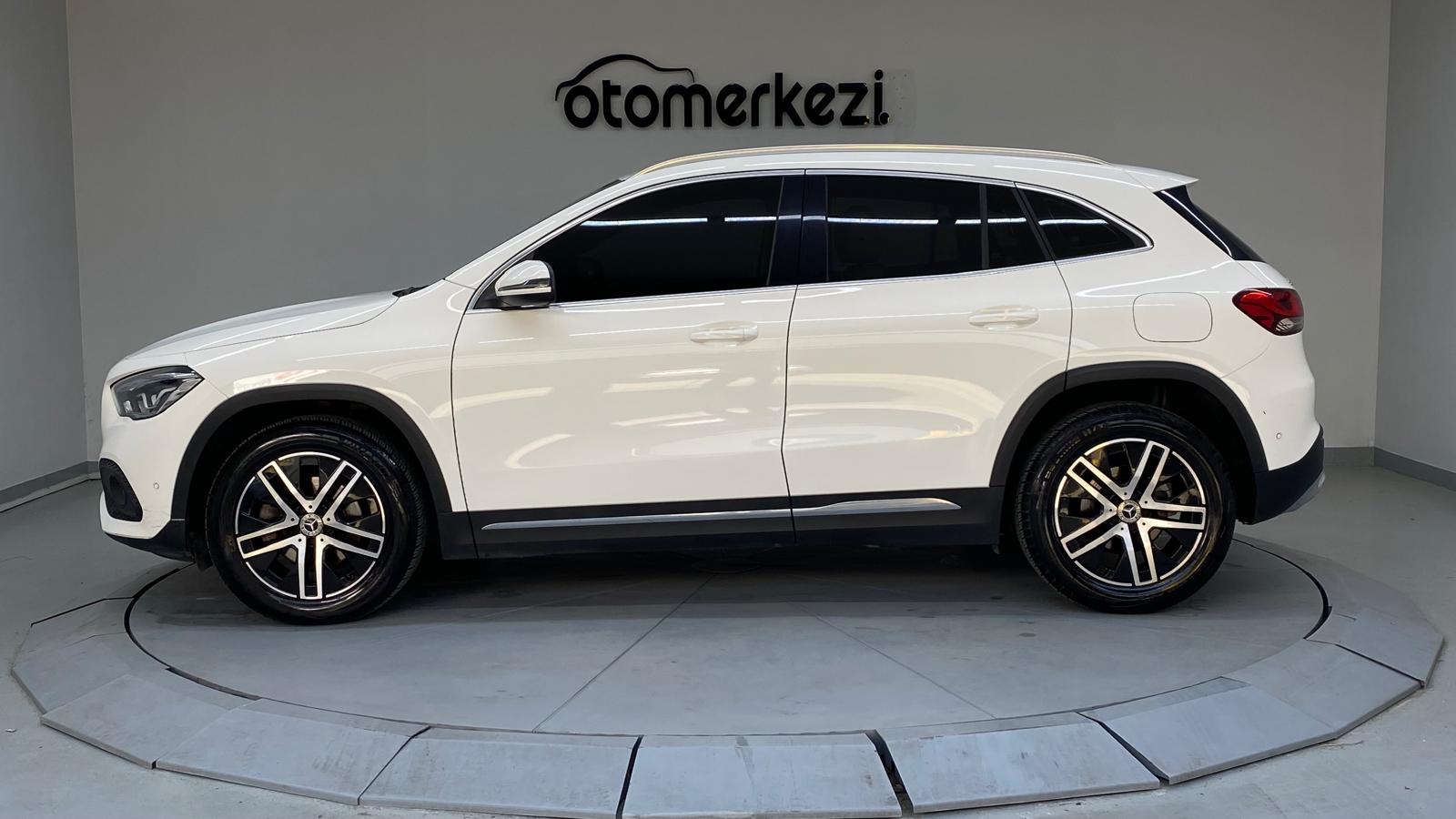 MERCEDES GLA 3